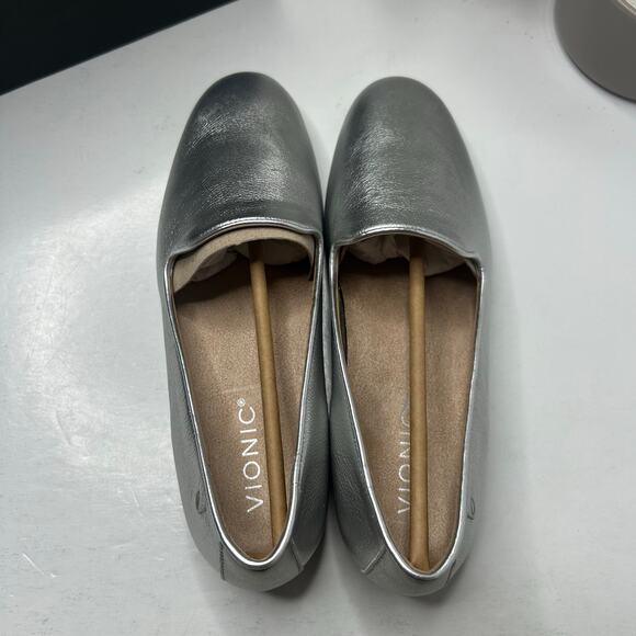 Vionic Willa II Leather Slip On Flat Silver Women's 7 M NWB Comfort Arch Support - Picture 5 of 10